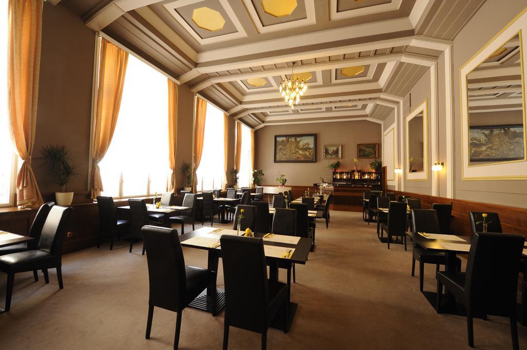Hotel Zlata Stika Pardubice Exterior photo
